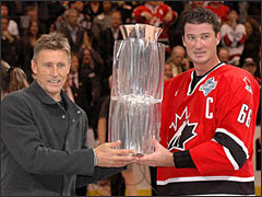 Borje Salming presents the World Cup trophy to Team Canada Captain Mario Lemieux